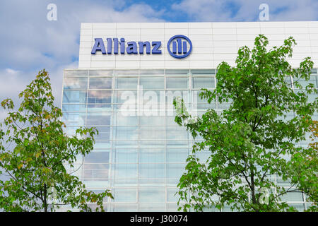 Munich, Allemagne - le 22 août 2014 : siège de l'immeuble de bureaux modernes et de la compagnie d'assurance Allianz SE et de l'investissement financier group Banque D'Images