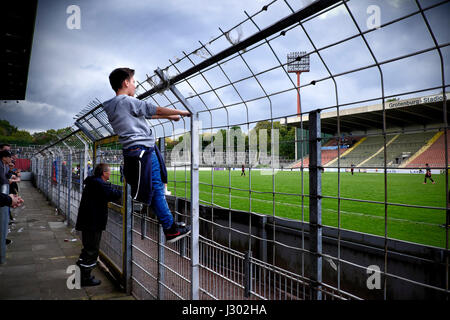 Jour de match à Krefeld's Grotenburg Stadium Banque D'Images