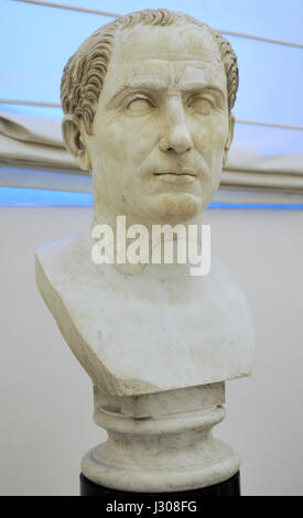 Jules César (100-44 av. J.-C.). Homme politique et général romain. Trajanic (AD 110) copie d'un original de 50 BC. Musée Archéologique National. Naples. L'Italie. Banque D'Images