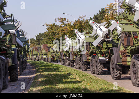 Belgrade, Serbie - 12 octobre 2014 : système de missiles de défense aérienne serbe SA-3 sur la rue de Belgrade, la préparation d'un défilé militaire à Belgrade le Banque D'Images