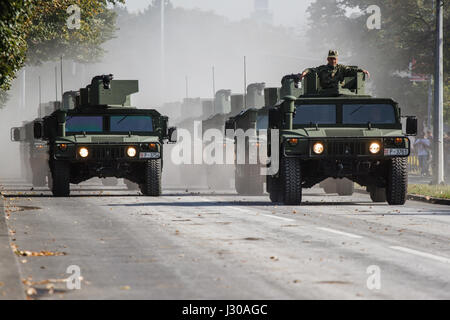 Belgrade, Serbie - 12 octobre 2014 : la force spéciale de l'armée serbe de combat sur la rue de Belgrade, la préparation d'un défilé militaire à Belgrade Banque D'Images