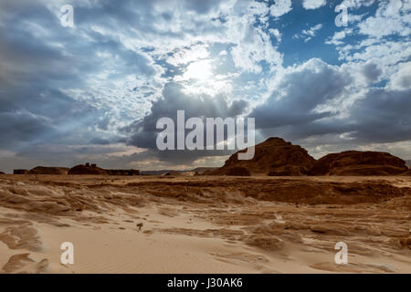 Dans les montagnes du désert du Sinaï en Égypte Banque D'Images