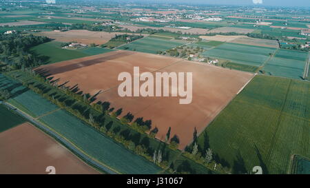 Vue aérienne de champ labouré à Reggio Emilia, Italie Banque D'Images