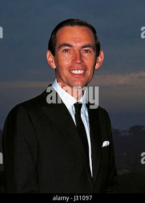 Christiaan Barnard était un chirurgien cardiaque sud-africain pionnier connu pour avoir réalisé la première transplantation cardiaque réussie en 1967. Ce titre fait probablement référence à son travail ou à ses réalisations en 1968, poursuivant ses contributions révolutionnaires à la médecine. Banque D'Images