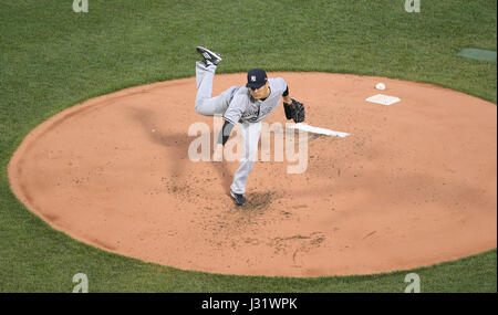 Boston, Massachusetts, USA. Apr 27, 2017. Masahiro Tanaka (Yankees) : MLB New York Yankees à partir lanceur Masahiro Tanaka emplacements au cours de la Major League Baseball match contre les Red Sox de Boston au Fenway Park à Boston, Massachusetts, United States . Credit : AFLO/Alamy Live News Banque D'Images