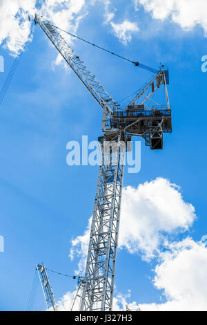 Grues à tour à la place Southbank site de construction, la coquille Centre, 4 York Road, Lambeth, Londres SE1 Banque D'Images