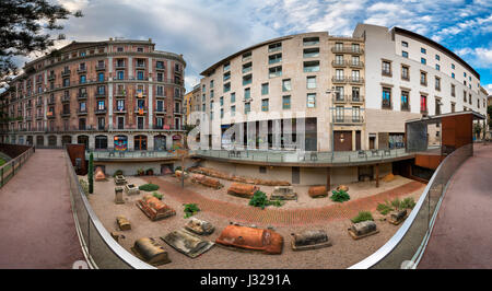 Barcelone, Espagne - 17 NOVEMBRE 2014 : Plaça de la Vila de Madrid à Barcelone, Espagne. En 1958, le site archéologique ont été exposées et intégrées dans Banque D'Images