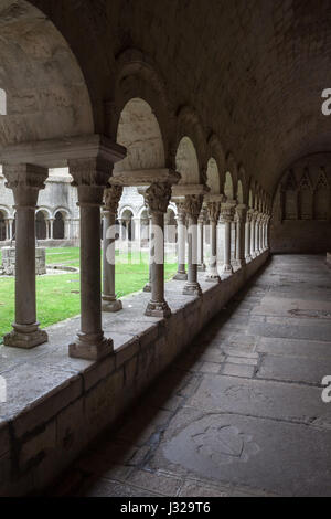 Galerie du cloître roman de la cathédrale de Gérone à Gérone, Catalogne, Espagne Banque D'Images