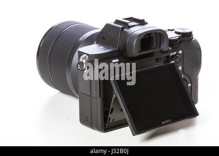 Sony Alpha a7 II Mirrorless le corps et l'objectif de l'appareil photo numérique. Plein cadre avec 24MP capteur CMOS Full Frame Banque D'Images