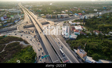 BANGKOK THAILANDE - avril25:vue aérienne de nakorn inn rond-point carrefour dans nonthaburi périphérie d'krungthep , le 25 avril 2017 à Bangkok th Banque D'Images