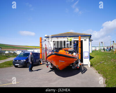 Les abeilles et de sauvetage de la RNLI St station de sauvetage, Cumbria, Angleterre Banque D'Images