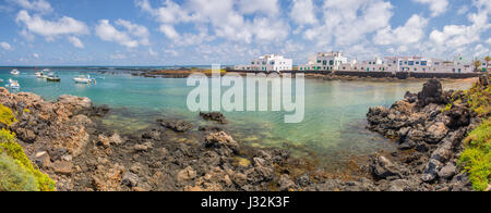 Panorama du village de pêcheurs de Orzola à Lanzarote, îles Canaries, Espagne Banque D'Images