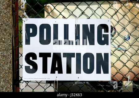 Bureau de vote, signe, Village Green, Tye Cressing, Essex, Angleterre Banque D'Images