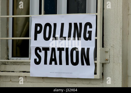 Bureau de vote, signe, Village Green, Tye Cressing, Essex, Angleterre Banque D'Images