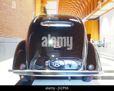 Une photographie de la Steyr type 55 Baby de 1939, une voiture compacte équipée d'un moteur 4 cylindres de 25 CH et d'une vitesse de pointe de 95 km/h. L'image met en évidence le design et la taille de la voiture. Banque D'Images