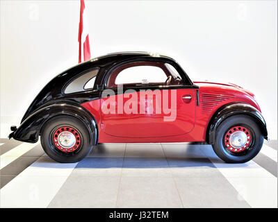 La Steyr type 55 Baby 1939 est une voiture compacte dotée d'un moteur 4 cylindres de 25,5 chevaux, capable d'atteindre 95 km/h. Il a un moteur de 1,2 litres et était l'un des petits véhicules produits pendant l'ère d'avant-guerre en Autriche. Banque D'Images