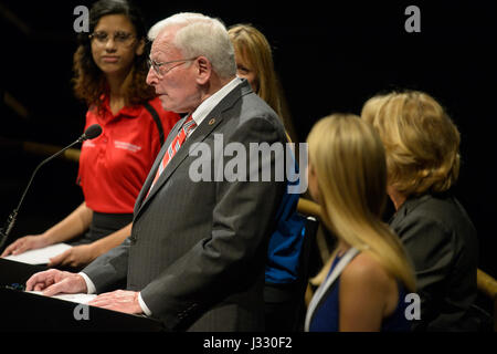 Le général J.R. 'Jack' Dailey, directeur du Smithsonian National Air and Space Museum, a ouvert l'événement du mois de l'histoire des femmes, 'Getting Excepted about STEM', visant à promouvoir les sciences, la technologie, l'ingénierie et les mathématiques auprès des jeunes femmes. Banque D'Images