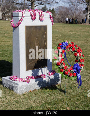 La navette spatiale Columbia Memorial au cimetière national d'Arlington a été visitée lors du jour du souvenir de la NASA le 31 janvier 2017. Une couronne a été déposée en l'honneur des vies perdues dans l'exploration spatiale. Banque D'Images