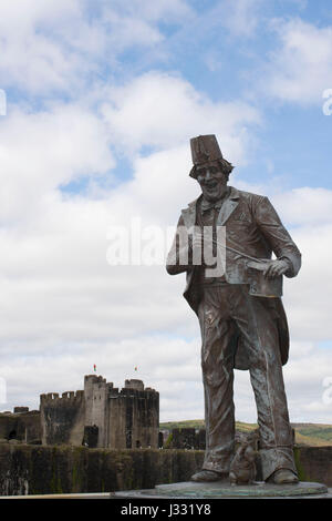 Tommy Cooper statue au château de Caerphilly, Galles du Sud. Banque D'Images