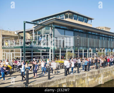 Le Quayside, Newcastle. Pitcher & Piano pub à côté du fleuve Tyne, Quayside, Newcastle upon Tyne. UK Banque D'Images