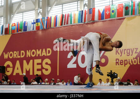 Wrestling match à la World Nomad 2016 Jeux à Cholpon Ata, Kirghizistan Banque D'Images