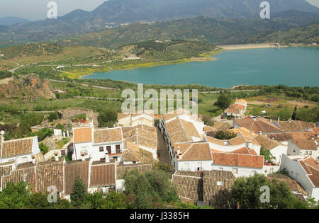 Le lac réservoir de Zahara-El Gastor Embalse, Zahara de la Sierra (province de Cadix, Espagne Banque D'Images