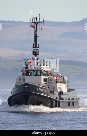 Oronsay SD, une classe d'Oban la flotte de l'amirauté d'offres ou d'un navire de ravitaillement de l'équipage, passe à l'Est de l'Inde à Greenock Port durant l'exercice Joint Warrior 17-1 Banque D'Images