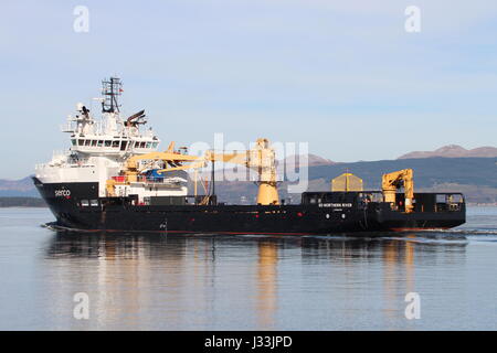 Rivière du Nord SD, d'un bâtiment exploité par Serco auxiliaire Marine Services, passant Greenock au début de l'exercice Joint Warrior 17-1 Banque D'Images