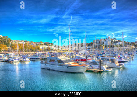 Torquay Devon de plaisance avec des bateaux et yachts sur belle journée sur la Riviera anglaise en HDR colorés Banque D'Images