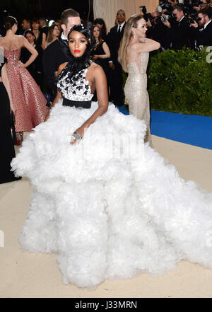 Janelle Monae fréquentant le Metropolitan Museum of Art Costume Institute Gala-bénéfice 2017, à New York, USA. ASSOCIATION DE PRESSE Photo. Photo date : lundi 1er mai 2017. Voir PA Story SHOWBIZ Gala. Crédit photo doit se lire : Aurore Marechal/PA Wire Banque D'Images