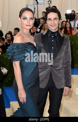 Katie Holmes et Zac Posen fréquentant le Metropolitan Museum of Art Costume Institute Gala-bénéfice 2017, à New York, USA. Banque D'Images