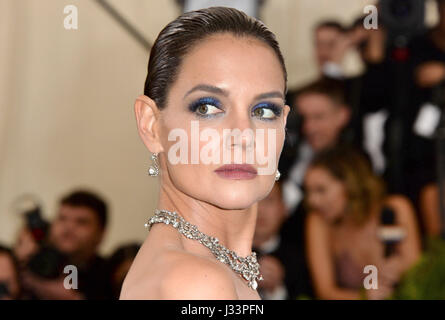 Katie Holmes qui fréquentent le Metropolitan Museum of Art Costume Institute Gala-bénéfice 2017, à New York, USA. Banque D'Images