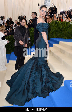 Katie Holmes qui fréquentent le Metropolitan Museum of Art Costume Institute Gala-bénéfice 2017, à New York, USA. Banque D'Images