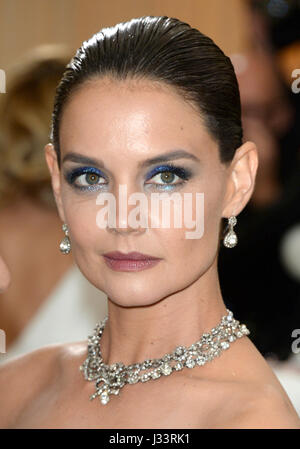 Katie Holmes qui fréquentent le Metropolitan Museum of Art Costume Institute Gala-bénéfice 2017, à New York, USA. ASSOCIATION DE PRESSE Photo. Photo date : lundi 1er mai 2017. Voir PA Story SHOWBIZ Gala. Crédit photo doit se lire : Aurore Marechal/PA Wire Banque D'Images