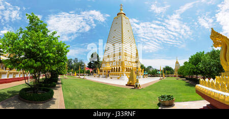 Panorama Wat Phrathat Nong Bua dans la province d'Ubon Ratchathani, Thaïlande Banque D'Images