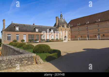 Cour du Château de La Bussiére (du pêcheur Château) dans la vallée de la Loire, France Banque D'Images