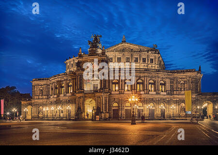 Le bâtiment de l'opéra Semperoper - hall de l'Etat de Saxe. Banque D'Images