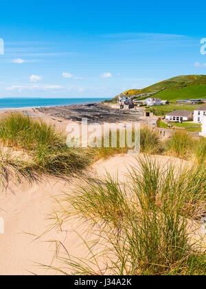 Dunes de sable de plage Croyde lors d'une journée ensoleillée avec un ciel bleu, Devon, England, UK Banque D'Images