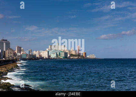 Vue de La Havane moderne Vedado vu de la Vieille Havane Banque D'Images