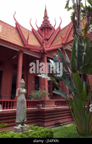 Partie de la façade du Musée National, Phnom Penh, Cambodge. Banque D'Images