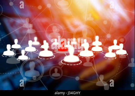 Les technologies de réseautage social dans la ville de nuit. Concept des médias sociaux Banque D'Images