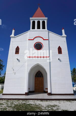 Église dans le village d'Avatoru, atoll de Rangiroa, Tuamotu, Polynésie Française, Pacifique sud Banque D'Images