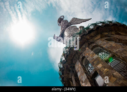 QUITO, ÉQUATEUR, 23 mars 2017- : Monument à la Vierge Marie est située en haut d'El Panecillo et est visible de la plupart de la ville de Quito, Équateur, du sous view Banque D'Images