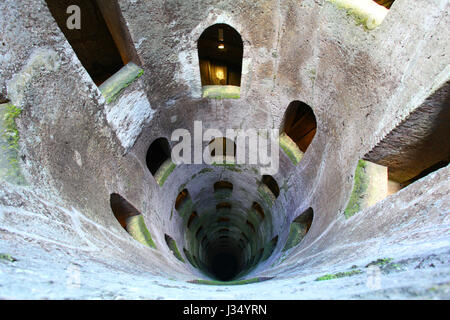 Saint Patrick's well, Orvieto. L'Ombrie, Italie. Banque D'Images