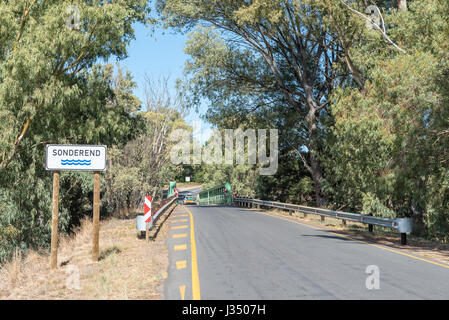 STORMSVLEI, AFRIQUE DU SUD - le 26 mars 2017 : La seule voie pont sur la rivière Riviersonderend (Sans fin) près de Stormsvlei dans le Western Cape Pro Banque D'Images