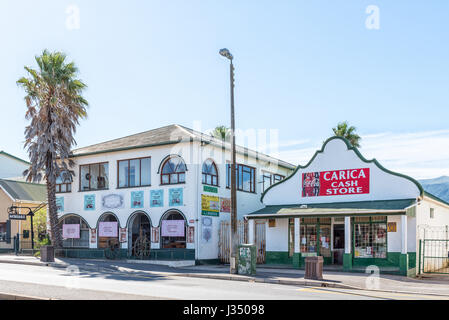 RIVIERSONDEREND, AFRIQUE DU SUD - le 26 mars 2017 : Une boutique d'antiquités et d'un supermarché à Riviersonderend, une ville dans la province de Western Cape Banque D'Images