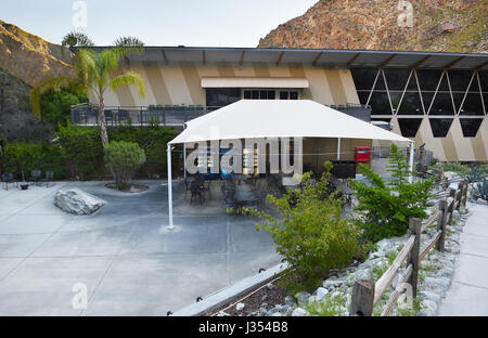 PALM SPRINGS, CA - 25 mars 2017 : Tramway Aérien de Palm Springs Valley Station. Depuis 1963, près de 18 millions de personnes ont parcouru les 10 minutes, 2,5-mi Banque D'Images