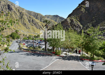 PALM SPRINGS, CA - 25 mars 2017 : Tramway Aérien de Palm Springs stationnement supérieur. Depuis 1963, près de 18 millions de personnes ont parcouru les 10 minutes, 2.5 Banque D'Images