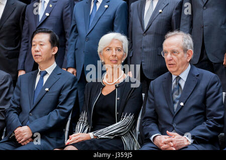 Xiao Jie, Chine Le ministre des Finances, Christine Lagarde, le directeur général du FMI, et Pier Carlo Padoan, Ministre italien de l'économie et des Finances - USA Banque D'Images