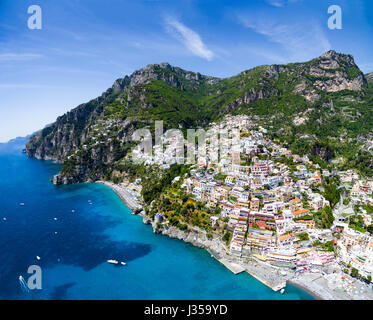 Positano, invisible vue aérienne de la ville et la Côte Amalfitaine Banque D'Images